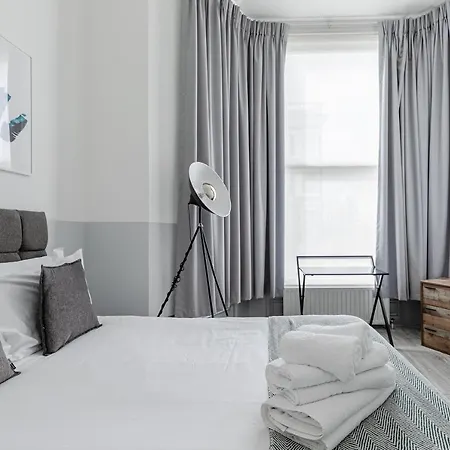 Modern Kensington Apartments London Exterior photo