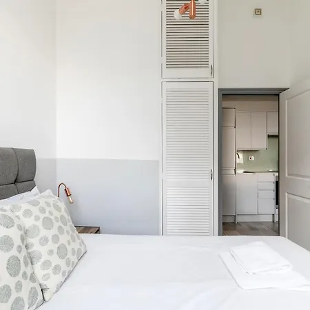 Modern Kensington Apartments London Exterior photo