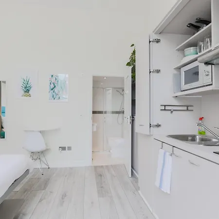 Modern Kensington Apartments London Exterior photo