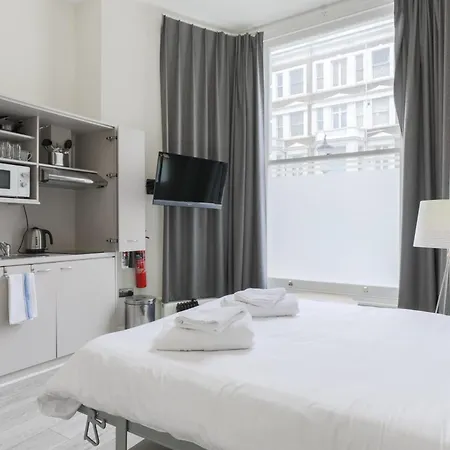 Modern Kensington Apartments London Room photo