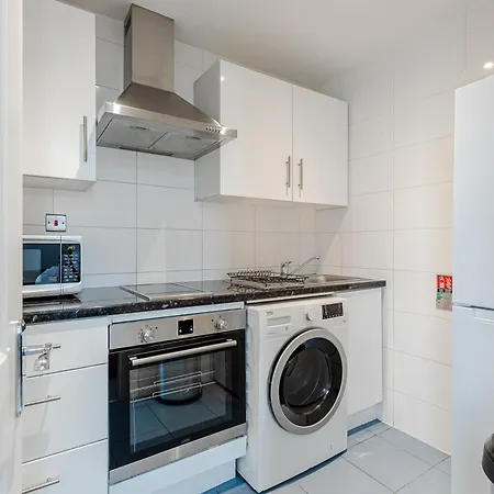 Modern Kensington Apartments London Room photo