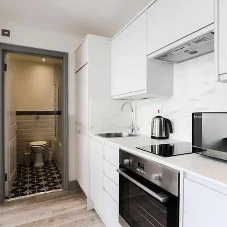 Modern Kensington Apartments London Room photo